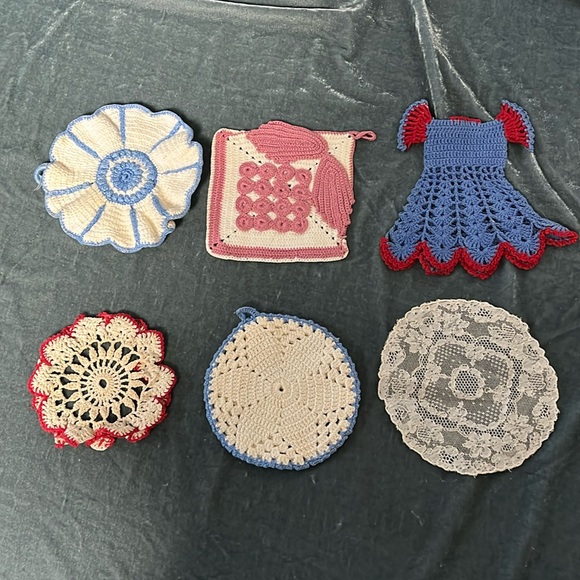 6 Pc VTG Doilies and Potholders - Picture 1 of 4